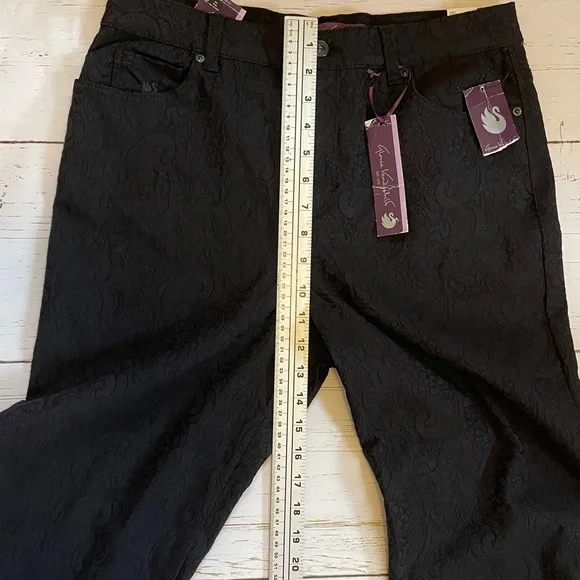 Gloria Vanderbilt Amanda Stretch Slimming Jean in Black Damask, size 12, NWT - Picture 15 of 16